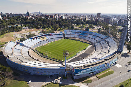 Vista aérea del Estadio Centenario hacia el Cerro - Departamento de Montevideo - URUGUAY. Foto No. 66075