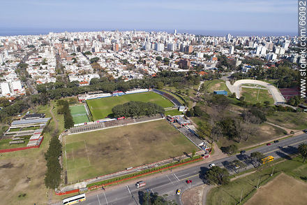 Foto aérea del Club Uruguayo de Tiro, estadios Parque Palermo y Méndez Piana y Velódromo Municpal - Departamento de Montevideo - URUGUAY. Foto No. 66092