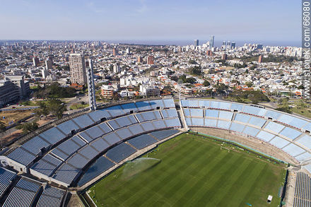 Foto aérea del Estadio Centenario. Tribunas Olímpica y Amsterdam - Departamento de Montevideo - URUGUAY. Foto No. 66080