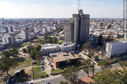 Vista aérea del Centro Uruguayo de Imagenología Molecular detrás del Hospital de Clínicas - Departamento de Montevideo - URUGUAY. Foto No. 66084