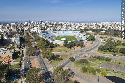 Foto aérea del estadio Centenario, Av. Italia y torres del Buceo - Departamento de Montevideo - URUGUAY. Foto No. 66078