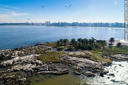 Foto aérea de la Isla de las Gaviotas - Departamento de Montevideo - URUGUAY. Foto No. 66128