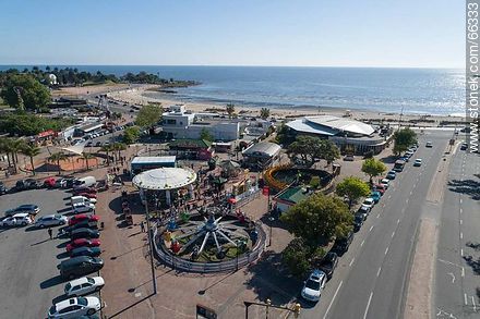 Vista aérea del área de juegos del Parque Rodó y la Playa Ramírez - Departamento de Montevideo - URUGUAY. Foto No. 66333