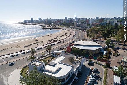 Vista aérea de Macdonald's y Plaza Mateo - Departamento de Montevideo - URUGUAY. Foto No. 66327