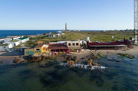 Vista aérea de dos restaurantes a orillas del océano - Departamento de Rocha - URUGUAY. Foto No. 66480