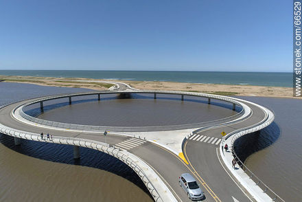 Vista aérea del puente circular sobre la Laguna Garzón - Departamento de Rocha - URUGUAY. Foto No. 66529