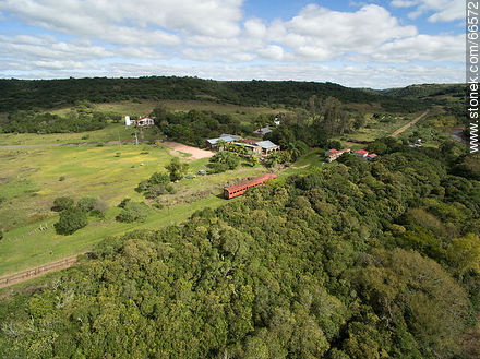 Foto aérea del museo y la escuela Carlos Gardel. Antigua estación de ferrocarril 