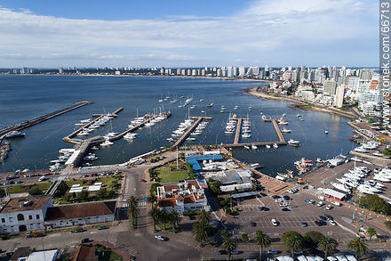 Vista aérea de las marinas del puerto - Punta del Este y balnearios cercanos - URUGUAY. Foto No. 66713