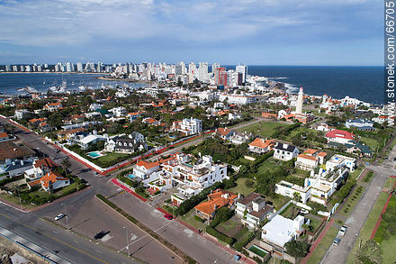 Vista aérea de la rambla Artigas y calles El Pampero, El Faro y Capitán Miranda - Punta del Este y balnearios cercanos - URUGUAY. Foto No. 66705