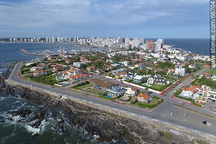 Vista aérea de la rambla Artigas y calles El Pampero, El Faro y Capitán Miranda - Punta del Este y balnearios cercanos - URUGUAY. Foto No. 66704