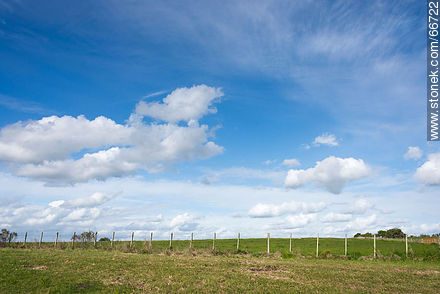 Cielo con nubes en el campo -  - URUGUAY. Foto No. 66722