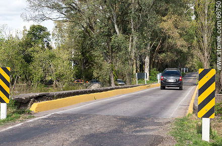 Bridge on Route 21 over the Las Víboras stream - Department of Colonia - URUGUAY. Photo #66750