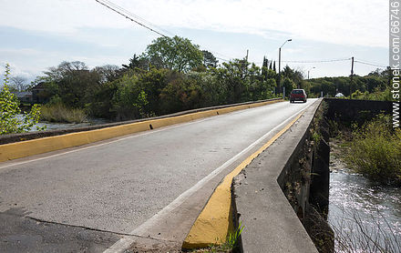 Puente en Ruta 21 sobre el arroyo de las Víboras. Senda única - Departamento de Colonia - URUGUAY. Foto No. 66746