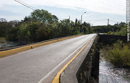 Puente en Ruta 21 sobre el arroyo de las Víboras. Senda única - Departamento de Colonia - URUGUAY. Foto No. 66745