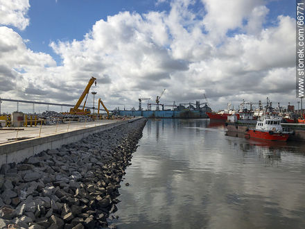 Dock C - Department of Montevideo - URUGUAY. Photo #66771
