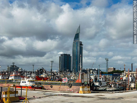 Torre de las Telecomunicaciones y Aguada Park desde el puerto - Departamento de Montevideo - URUGUAY. Foto No. 66768