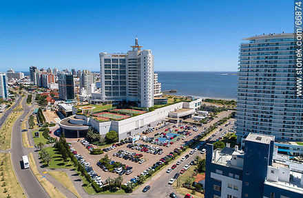 Vista aérea posterior del hotel Enjoy (ex Conrad) - Punta del Este y balnearios cercanos - URUGUAY. Foto No. 66874