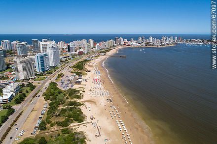 Foto aérea de la Rambla Williman sobre Playa Mansa - Punta del Este y balnearios cercanos - URUGUAY. Foto No. 67097