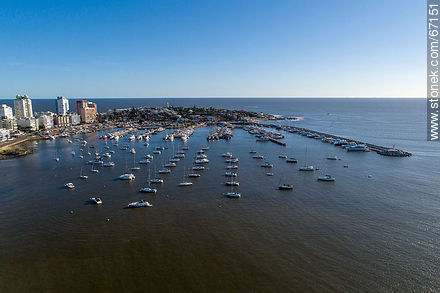 Foto aérea del puerto de Punta del Este - Punta del Este y balnearios cercanos - URUGUAY. Foto No. 67151