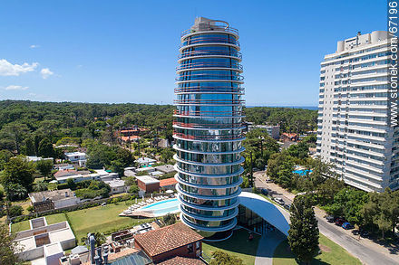 Building with circular sections of variable radius - Punta del Este and its near resorts - URUGUAY. Photo #67196