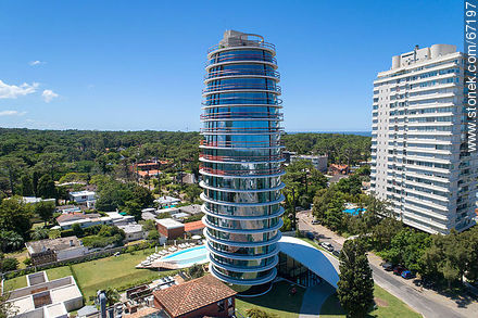 Building with circular sections of variable radius - Punta del Este and its near resorts - URUGUAY. Photo #67197
