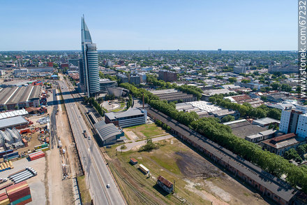 Vista aérea de la Torre de las Telecomunicaciones - Departamento de Montevideo - URUGUAY. Foto No. 67232