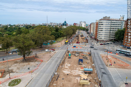 Vista aérea de la construcción del túnel de Av. Italia por debajo de las avenidas Ricaldoni y Centenario - Departamento de Montevideo - URUGUAY. Foto No. 67248