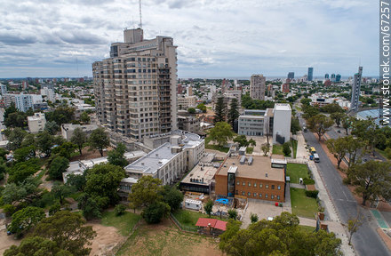 Vista aérea de la Avenida Ricaldoni, Área de la Salud, escuelas de medicina, CUDIM, Hospital de Clínicas - Departamento de Montevideo - URUGUAY. Foto No. 67257