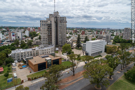 Vista aérea de la Avenida Ricaldoni, Área de la Salud, escuelas de medicina, CUDIM - Departamento de Montevideo - URUGUAY. Foto No. 67264