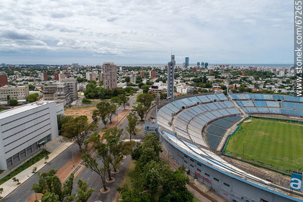 Vista aérea de la Avenida Ricaldoni, Área de la Salud, escuelas de medicina, Estadio Centenario - Departamento de Montevideo - URUGUAY. Foto No. 67265