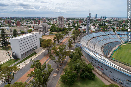 Vista aérea de la Avenida Ricaldoni, Área de la Salud, escuelas de medicina, Estadio Centenario - Departamento de Montevideo - URUGUAY. Foto No. 67266