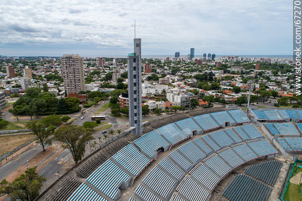 Vista aérea de la torre de los homenajes del Estadio Centenario. Instituto de Higiene - Departamento de Montevideo - URUGUAY. Foto No. 67270