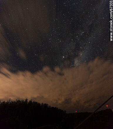 Nubes y estrallas desde el reloj solar - Departamento de Lavalleja - URUGUAY. Foto No. 67331