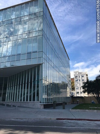 Edificio anexo a la Torre Ejecutiva - Departamento de Montevideo - URUGUAY. Foto No. 67636