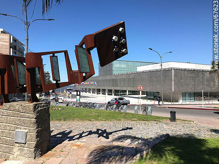 Sculpture in homage to La Cumparsita - Department of Montevideo - URUGUAY. Photo #67623