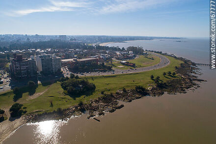 Vista aérea de la rambla Armenia y el Liceo Francés - Departamento de Montevideo - URUGUAY. Foto No. 67777