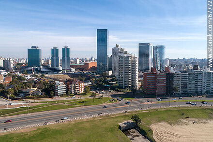 Vista aérea de las torres del barrio Buceo y la Rambla Armenia en 2020 - Departamento de Montevideo - URUGUAY. Foto No. 67772