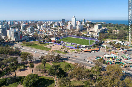 Vista aérea del Parque Rodó, estadio Luis Franzini y el barrio Punta Carretas - Departamento de Montevideo - URUGUAY. Foto No. 67839