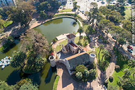 Imagen aérea del lago y entorno del Parque Rodó - Departamento de Montevideo - URUGUAY. Foto No. 67813