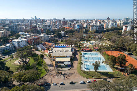 Vista aérea de las canchas de padel, el Club Defensor-Sporting y el área infantil - Departamento de Montevideo - URUGUAY. Foto No. 67821