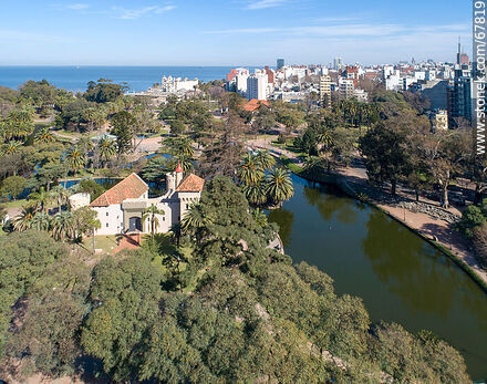 Imagen aérea del lago y entorno del Parque Rodó - Departamento de Montevideo - URUGUAY. Foto No. 67819