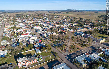 Vista aérea de Aiguá y su plaza - Departamento de Maldonado - URUGUAY. Foto No. 67924