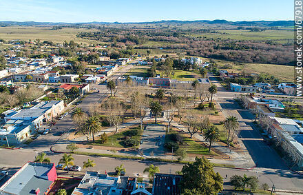 Vista aérea de Aiguá y su plaza - Departamento de Maldonado - URUGUAY. Foto No. 67918