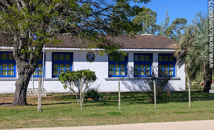 Escuela No. 30 de Pueblo Edén - Departamento de Maldonado - URUGUAY. Foto No. 68075