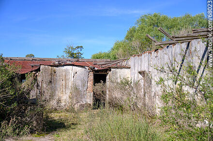 Abandoned house - Department of Maldonado - URUGUAY. Photo #68023