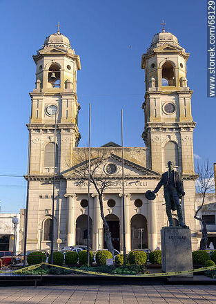 Parroquia Santísima Trinidad - Departamento de Flores - URUGUAY. Foto No. 68129