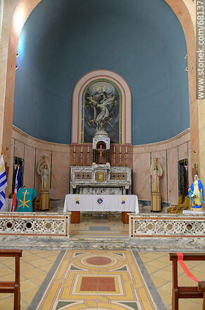 Parroquia Santísima Trinidad. Altar - Flores - URUGUAY. Photo #68137
