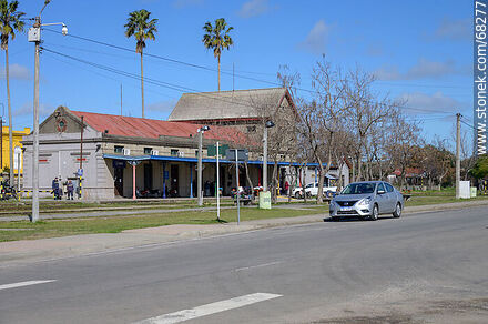 Estación de ferrocarril de San José transformada en centro educativo - Departamento de San José - URUGUAY. Foto No. 68277