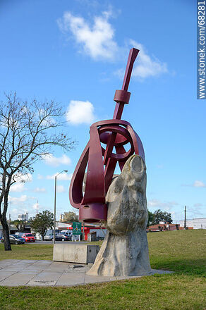 Monumento al mate en el Parque rodó - Departamento de San José - URUGUAY. Foto No. 68281