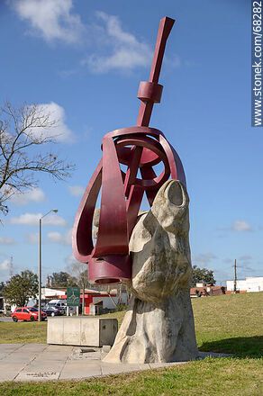 Monumento al mate en el Parque rodó - Departamento de San José - URUGUAY. Foto No. 68282